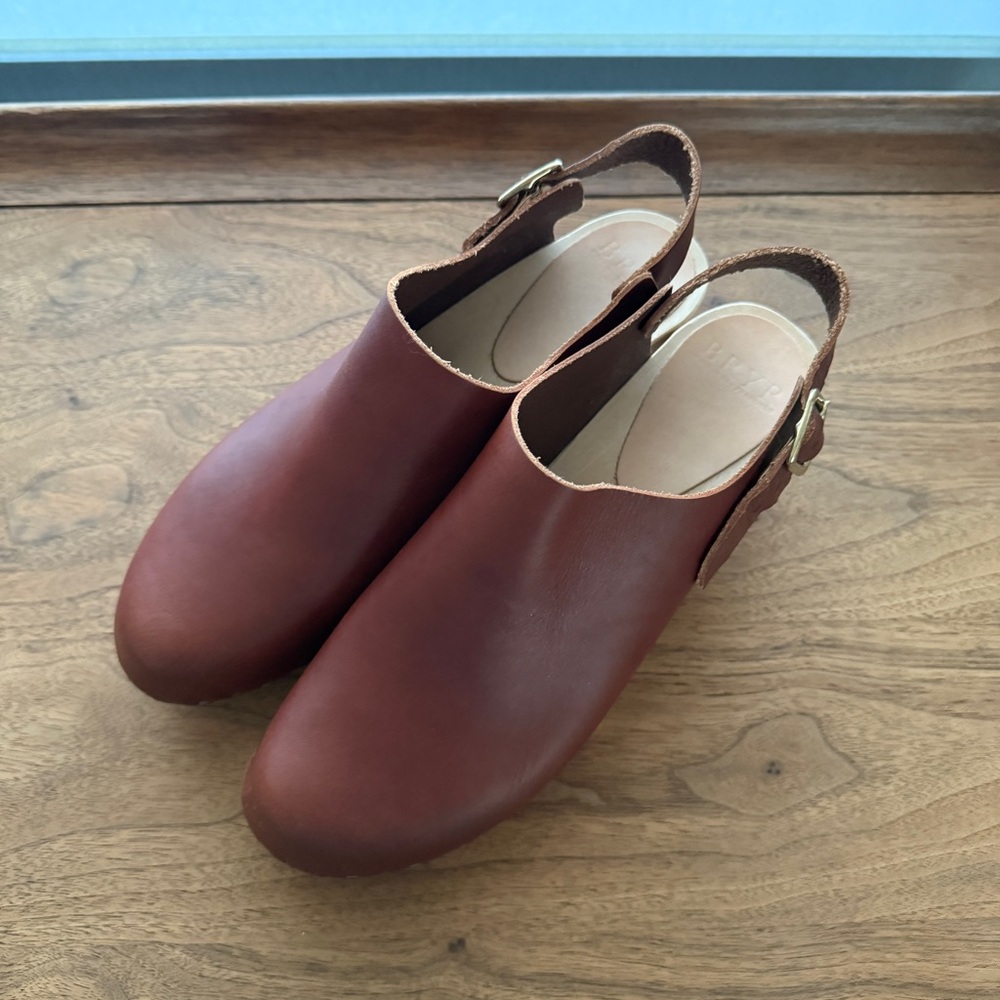 Bryr Daphne Sienna Brown Leather Clogs (retired style)